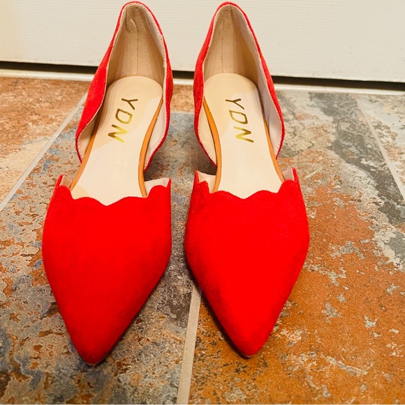 💋NWOB! Vibrant YDN Scalloped, Pointed Toe, D’Orsay Style, Kitten Heels! - Picture 5 of 14